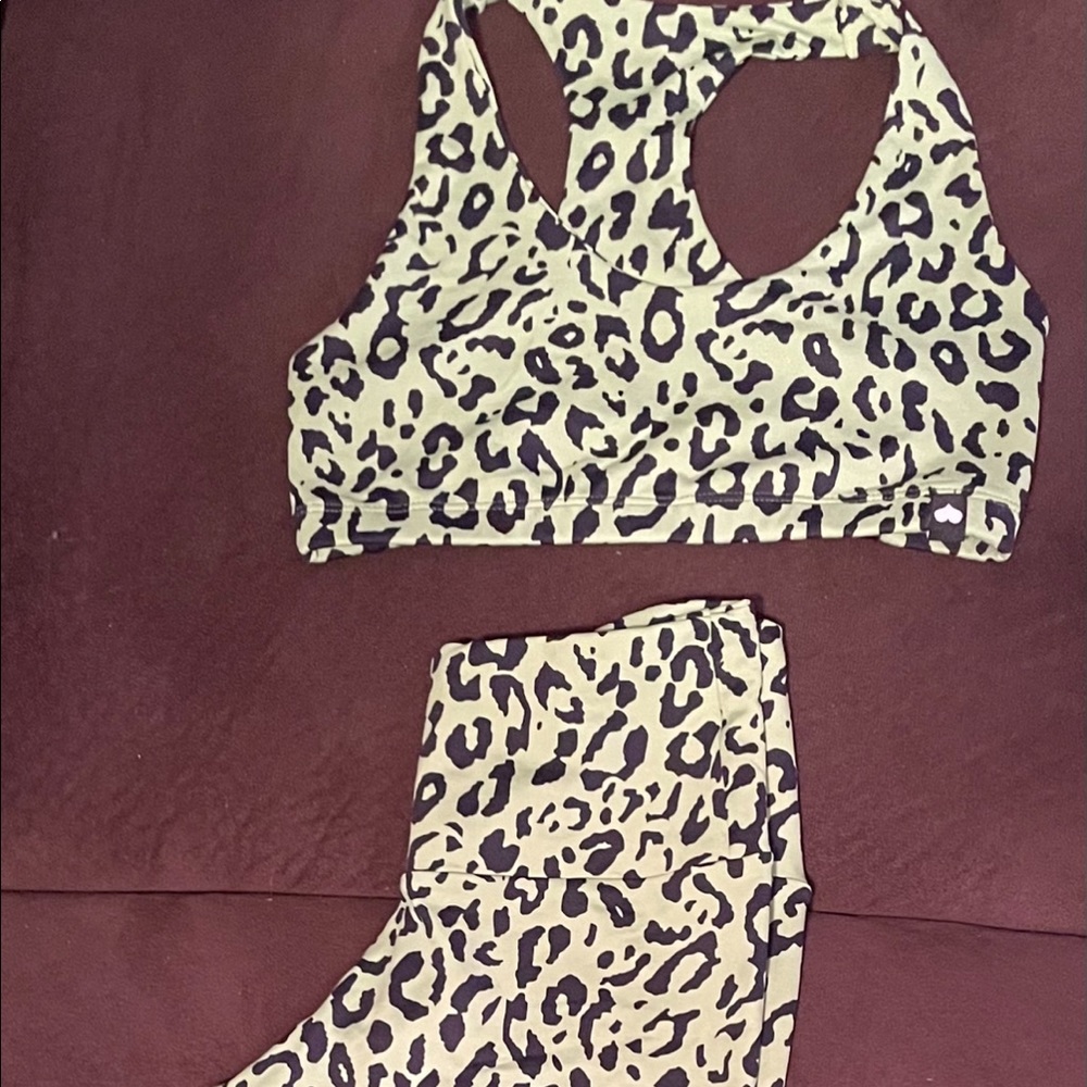 verde floresta amazon baby set (green/black) - paid $120 NEVER WORN